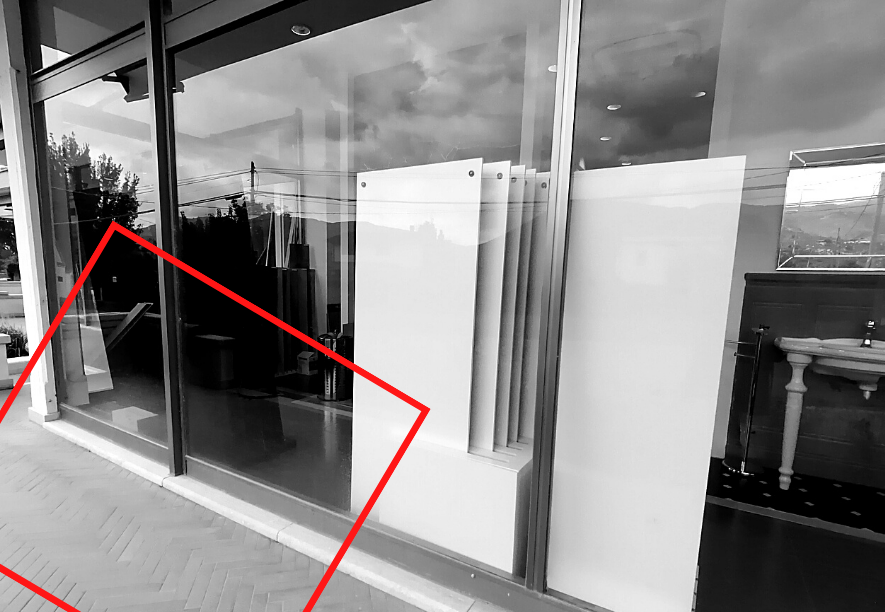 La vetrina che ti da le spalle